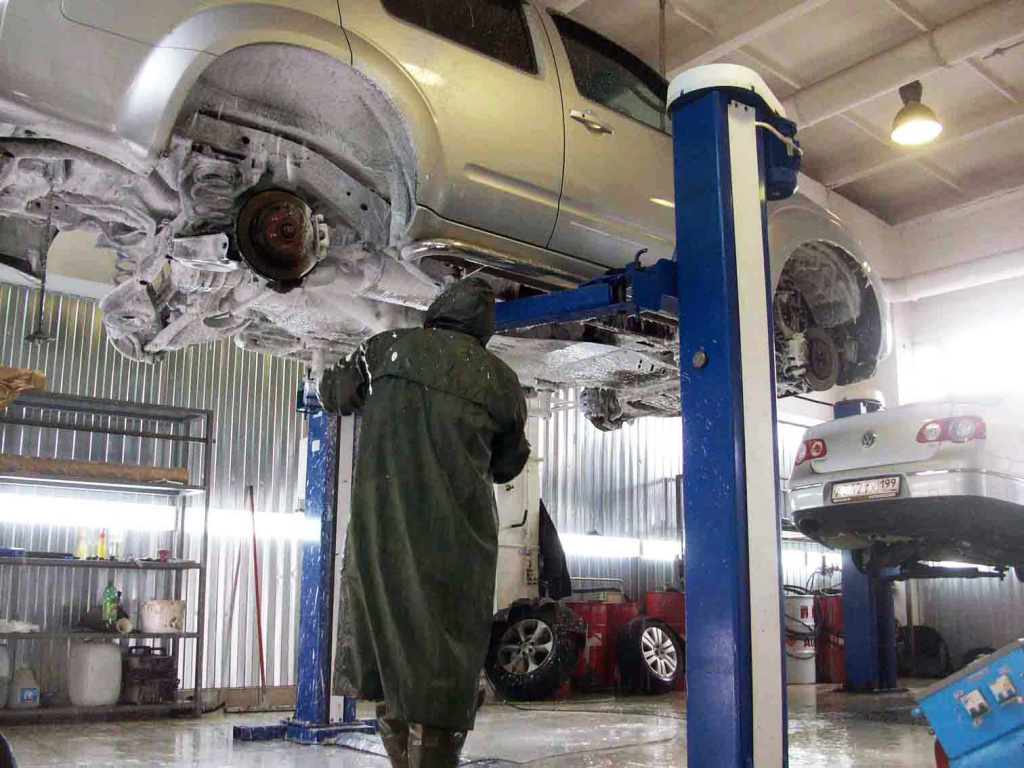 * Мойка днища автомобиля после "солёного" сезона